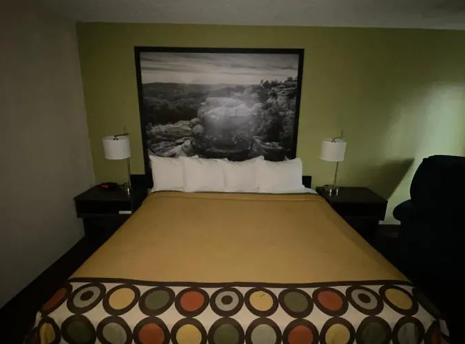Super 8 By Wyndham Motel Metropolis