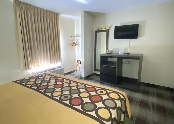 Super 8 By Wyndham Motel Metropolis