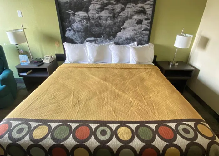Super 8 By Wyndham 2* Metropolis