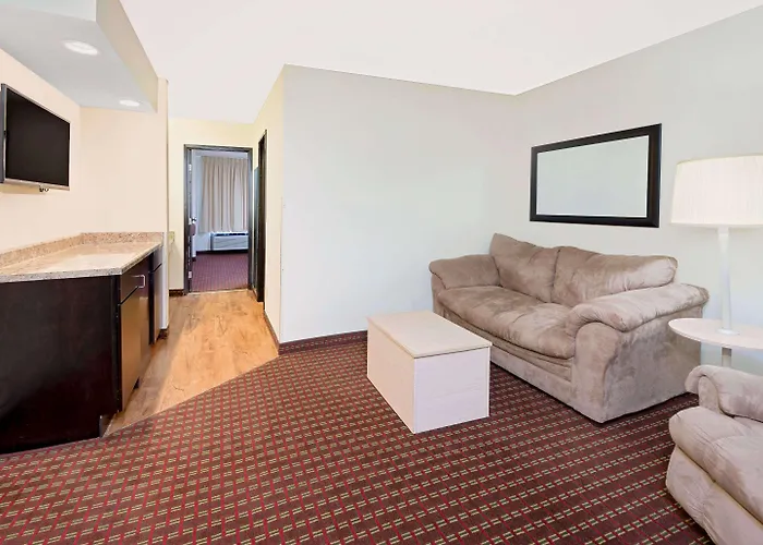 Super 8 By Wyndham 2* Metropolis