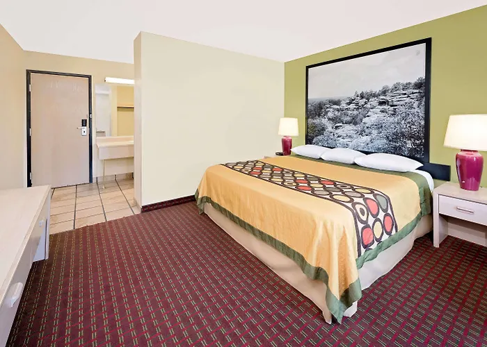 Super 8 By Wyndham Motel Metropolis