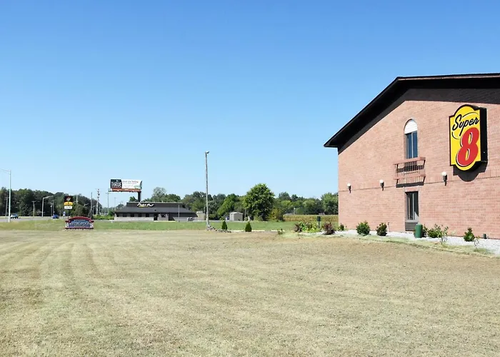 Super 8 By Wyndham Motel