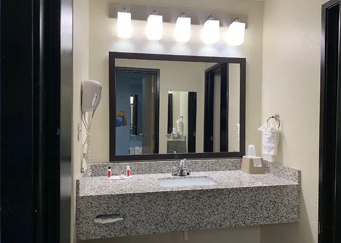 Super 8 By Wyndham Motel 2*