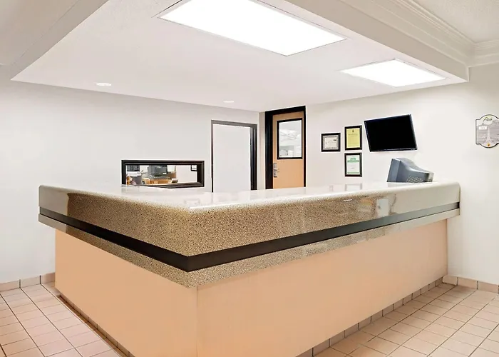 Motel Super 8 By Wyndham Metropolis