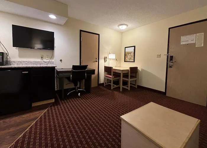 Super 8 By Wyndham Metropolis
