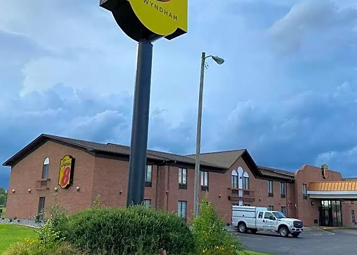 Super 8 By Wyndham Motel