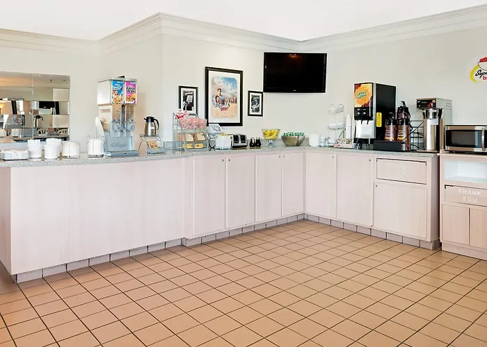 Super 8 By Wyndham Motel 2*